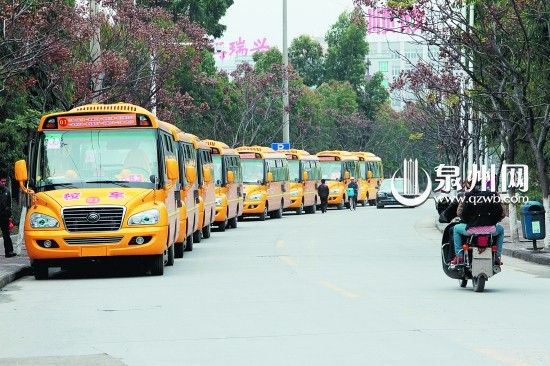 校车遭遇上牌难 资料图