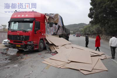 司机强行调头出车祸