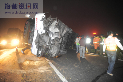 雨倾沈海高速4起车祸1死5伤