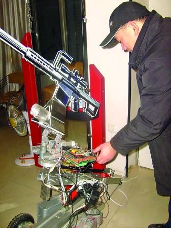 摄影师两千元造山寨机器人 只有初中文化水平