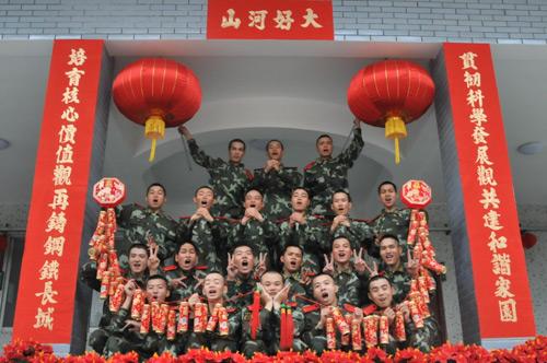 武警各部队组织丰富活动确保战士过好春节