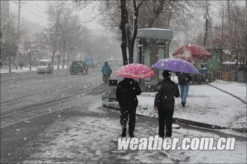 黑吉两省遭遇大雪 高速铁路航空受影响严重_天