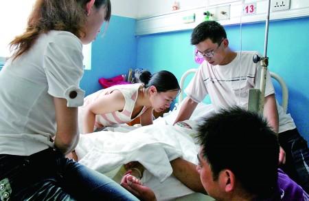 莹莹顺利完成植皮手术 十几天后就可出院