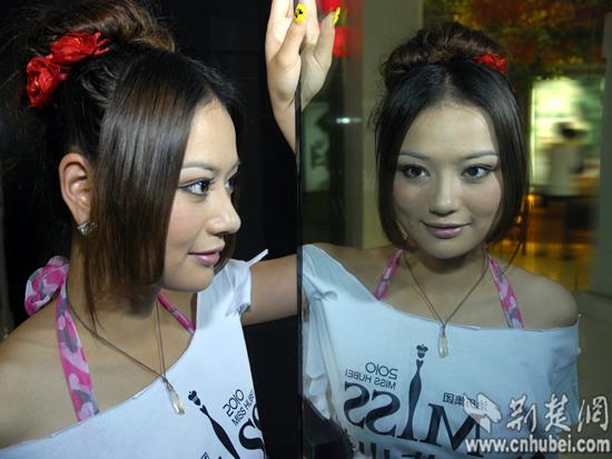 组图:湖北小姐百强选手秀色迷人 花园道演绎视