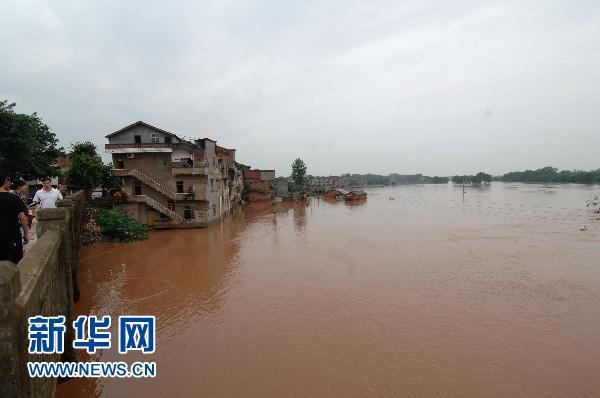 长江上游正形成大洪水 洪峰流量将超1998年