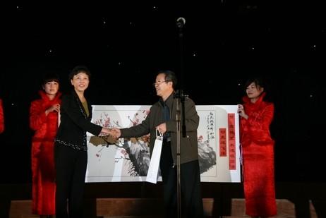 青岛飞洋学院迎来中国东方歌舞团倾情演出