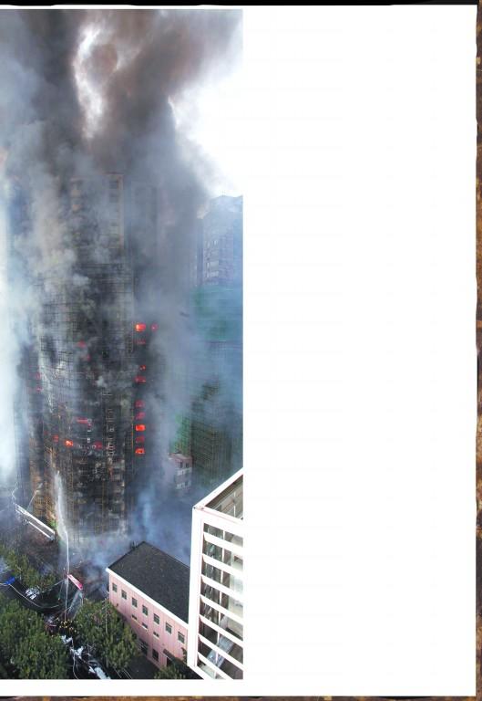 火魔吞噬上海28层公寓 惊魂四小时42人亡(图)