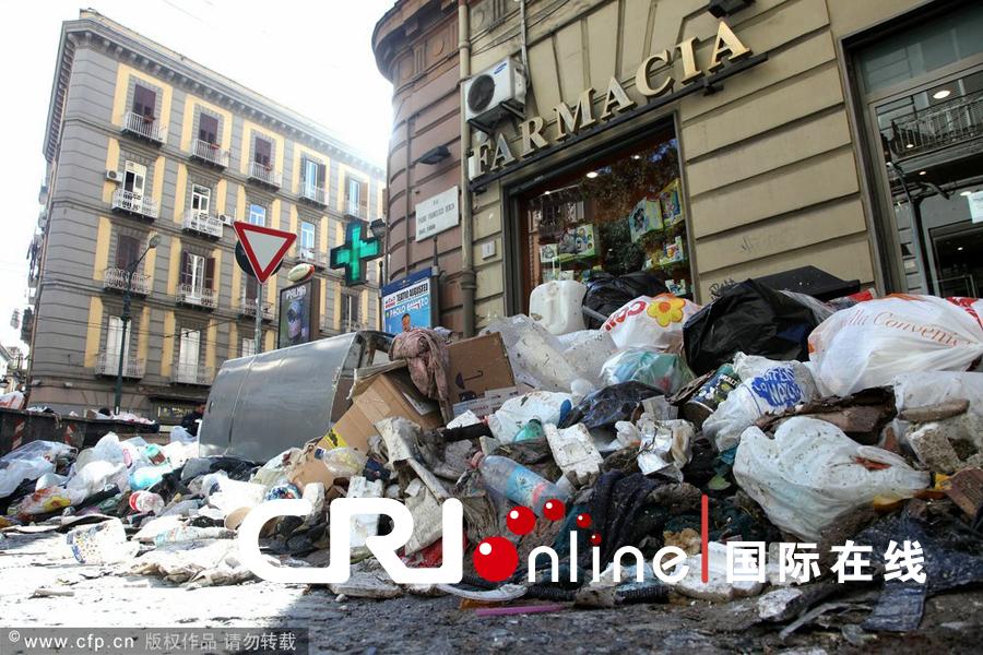 意大利 垃圾危机 持续 那不勒斯街道垃圾成患(
