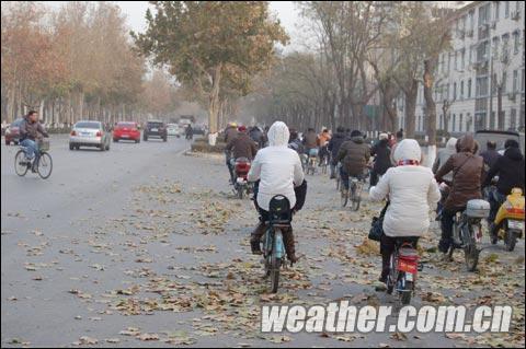 大雾之后 石家庄遭遇大风天气(组图)_天气预报