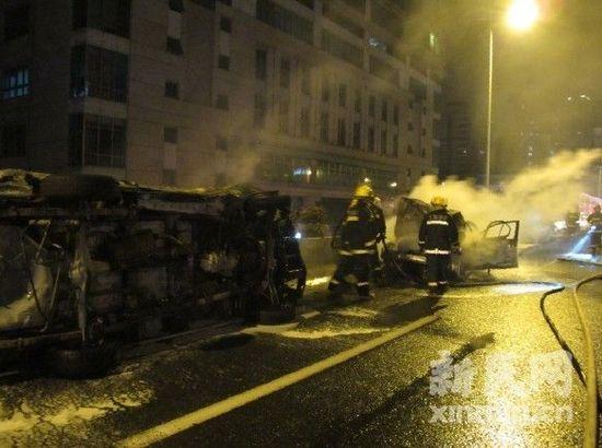 上海延安路高架发生车祸 车辆自燃引起大火(图)