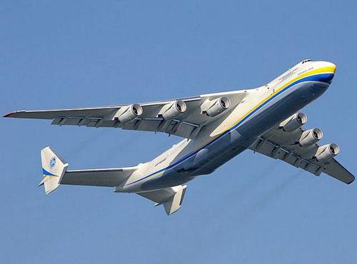 世界最大飞机降落石家庄机场 堪称超级空中巨无霸