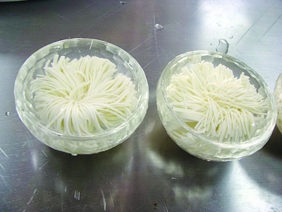 一分钟做成一碗“菊花豆腐”