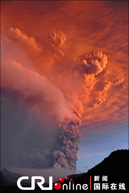 智利南部普耶韦火山喷发加剧 天空现"火烧云"(图)