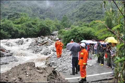 四川甘孜康定暴雨引发山洪泥石流(组图)_天气