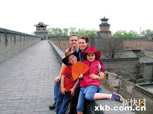 为学中国文化华裔家长将子女送回广州受教育