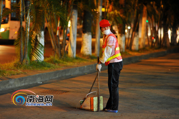 环卫工人人均清扫面积_环卫工人图片