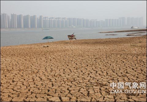 湖南部分地区旱情加剧 湘江长沙段提前两月入