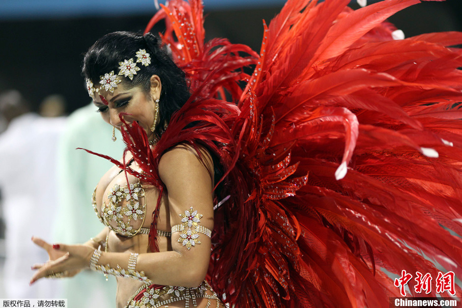 巴西里约热内卢狂欢节开幕 市长交出金钥匙