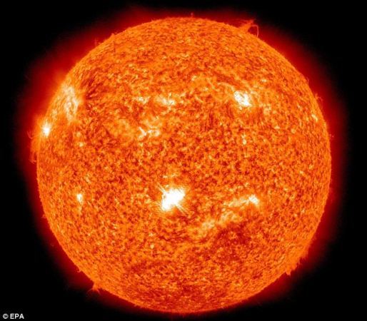 NASA公布太阳风暴精彩照片 展现另类太阳(组