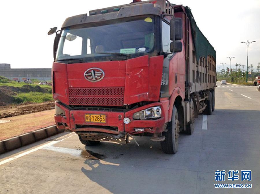 广东阳春发生幼儿园校车与货车相撞事故 2死1