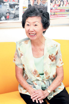 大马73岁华裔女村长服务社区:付出越多得到越