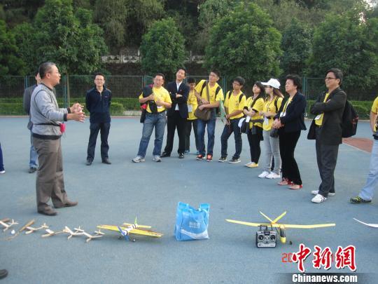 ��������Ѱ����ѧУ��Ħ����Ӫ��Я�֡��ɳ�