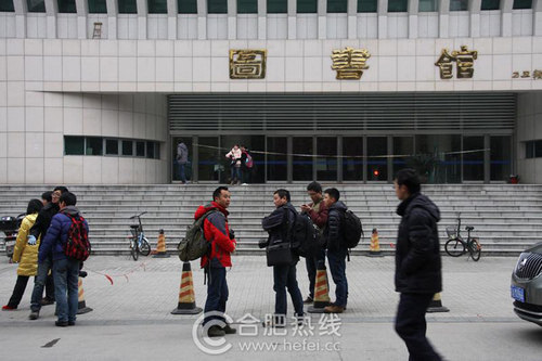 安徽医科大学生疑因感情纠葛持斧砍死学弟(图)