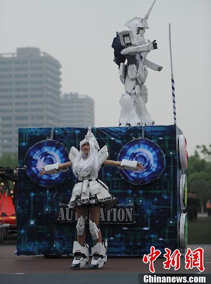 重庆大学运动会开幕式 创意无限H7N7克星亮相