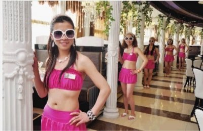 The restaurant waitress bikini work that afraid to tell the home (Figure)