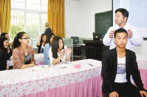 大学<em>女生</em>跨校选修<em>按摩</em>课 为找好老公加分(图)_