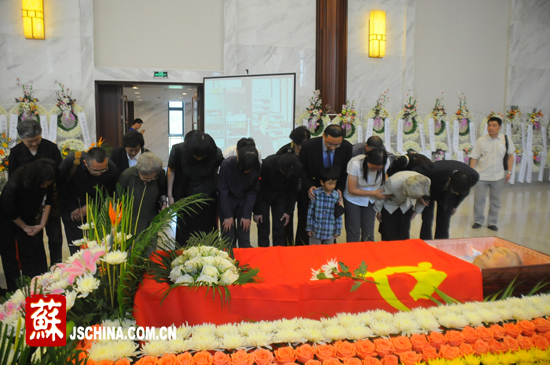 中国科学院院士、南京大学教授孙钟秀遗体告别