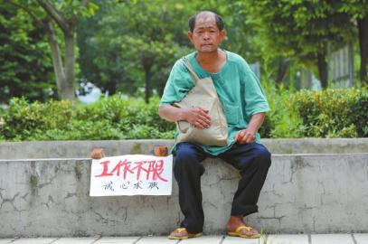 ���ĵ��ϵ����ɶ��ҹ����Ѿ���������ˣ�����Ȼû�ҵ����ʵĹ�����ֻ�ÿ��ȴ���