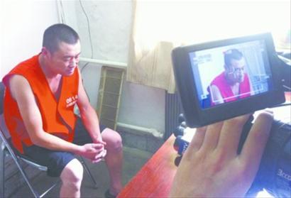 瓦匠月赚万元酒后抢小孩六千元