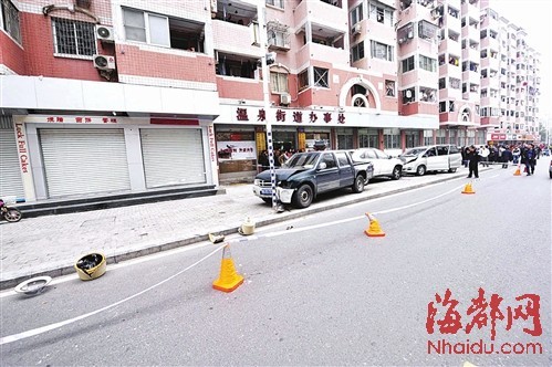 失控小车连撞两人驾驶员蹊跷死车内