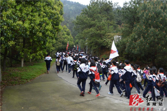 株洲市茶陵一中举行毅行活动锻炼意志力