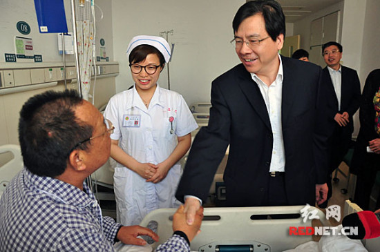 国际护士节 湖南省卫生厅厅长张健慰问医护人
