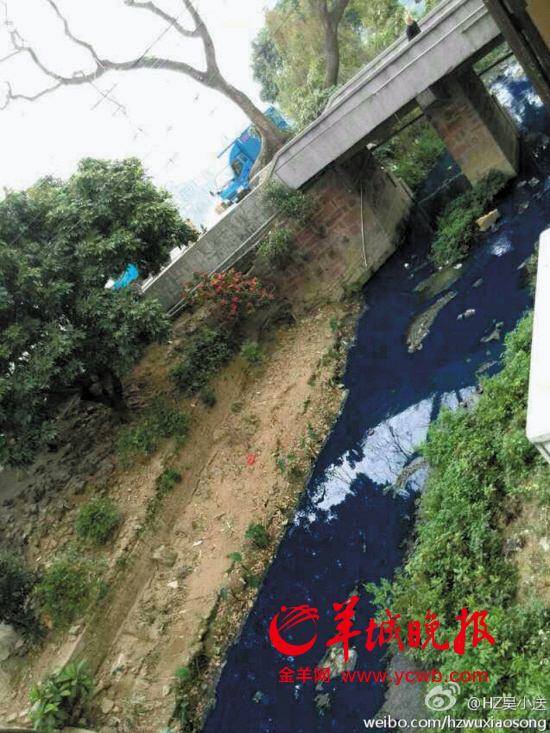 广东博罗暴雨后河水变红疑因印花厂非法排污