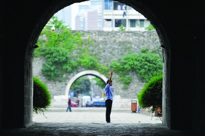 汉中门、西安门上爬山虎全被清除 南京将难见