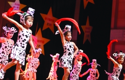 春江幼儿园 歌舞喜迎儿童节