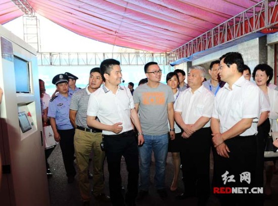 中国烟花爆竹安全环保博览会在浏阳开幕(组图)