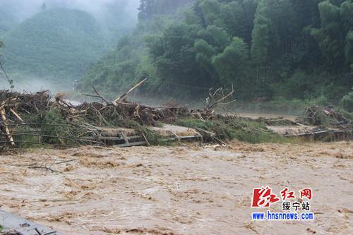 大暴雨袭击绥宁县 袁家团村河水暴涨