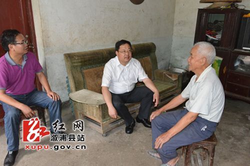溆浦县委书记蒙汉:老党员是群众路线的引路老师