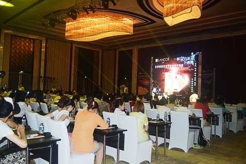 上海发布会影视巨星戴娇倩现身见证兰瓷面膜奢华耀世
