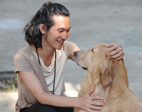 公益电影《灵犬奇缘》热拍 流浪狗跳水救人