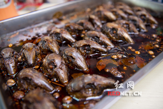 川兔王:川味兔头驾到,爱口味虾的长沙食客也欲