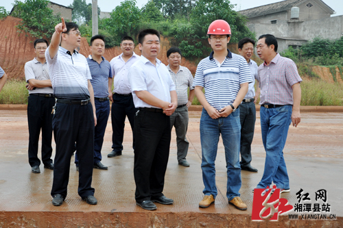 湘潭县委副书记、县长傅国平现场查看和调度重