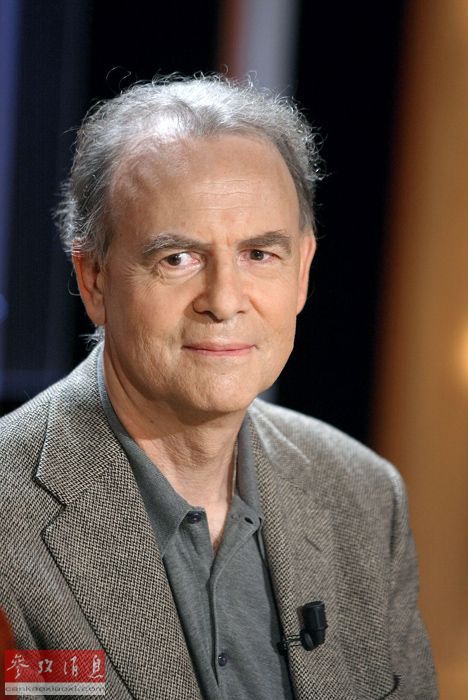 法国作家帕特里克·莫迪亚诺获得诺贝尔文学奖