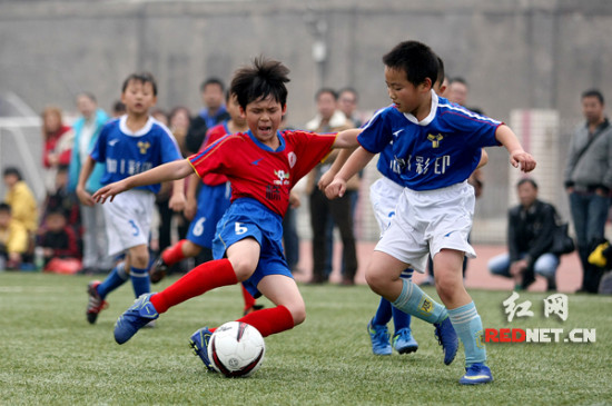 湖南校园足球联赛总决赛开幕 首次引进社会力