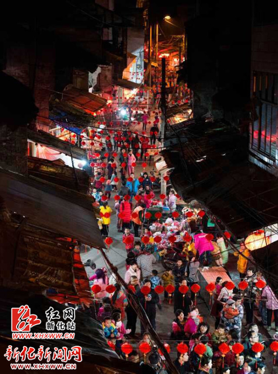 新化向东街古韵小巷年味浓