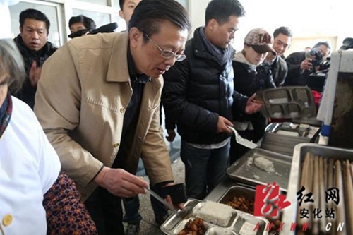 免费午餐——一碗红烧肉计划走进安化县第十二中学